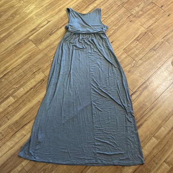 Womens a:glow maternity maxi dress size S. Like new. Grey/ gray stripe. Belted. - Picture 5 of 7